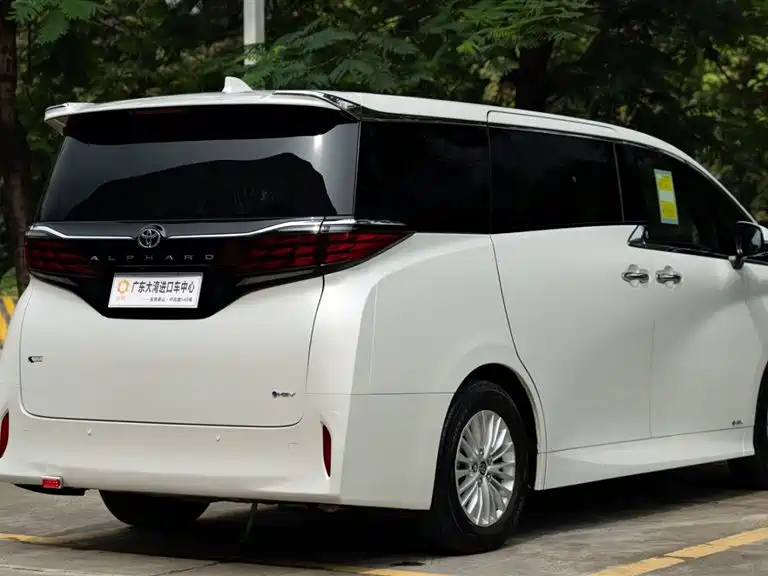 Toyota Alphard — фото 6
