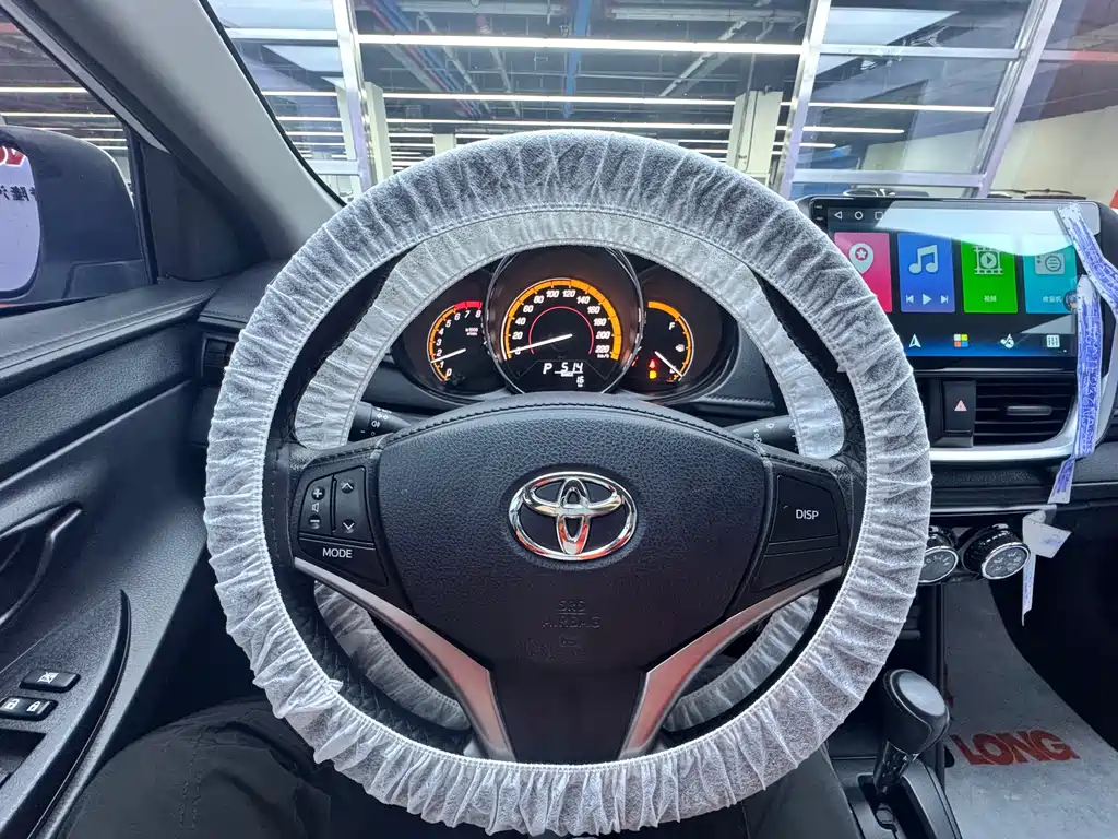 Toyota Yaris L 2022 — фото 11