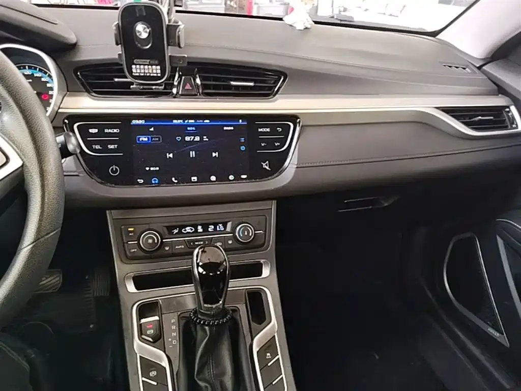 Geely Emgrand 2020 — фото 10