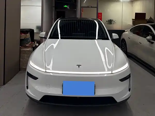 Tesla Model Y 2025