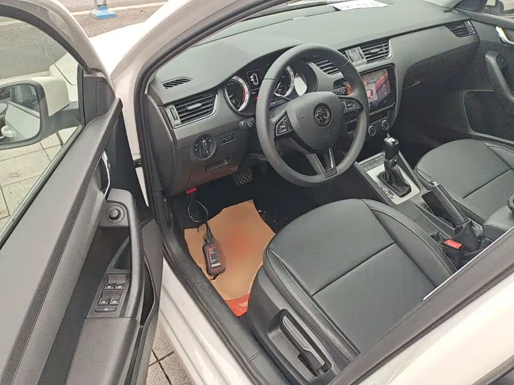 Skoda Octavia 2022 — фото 16