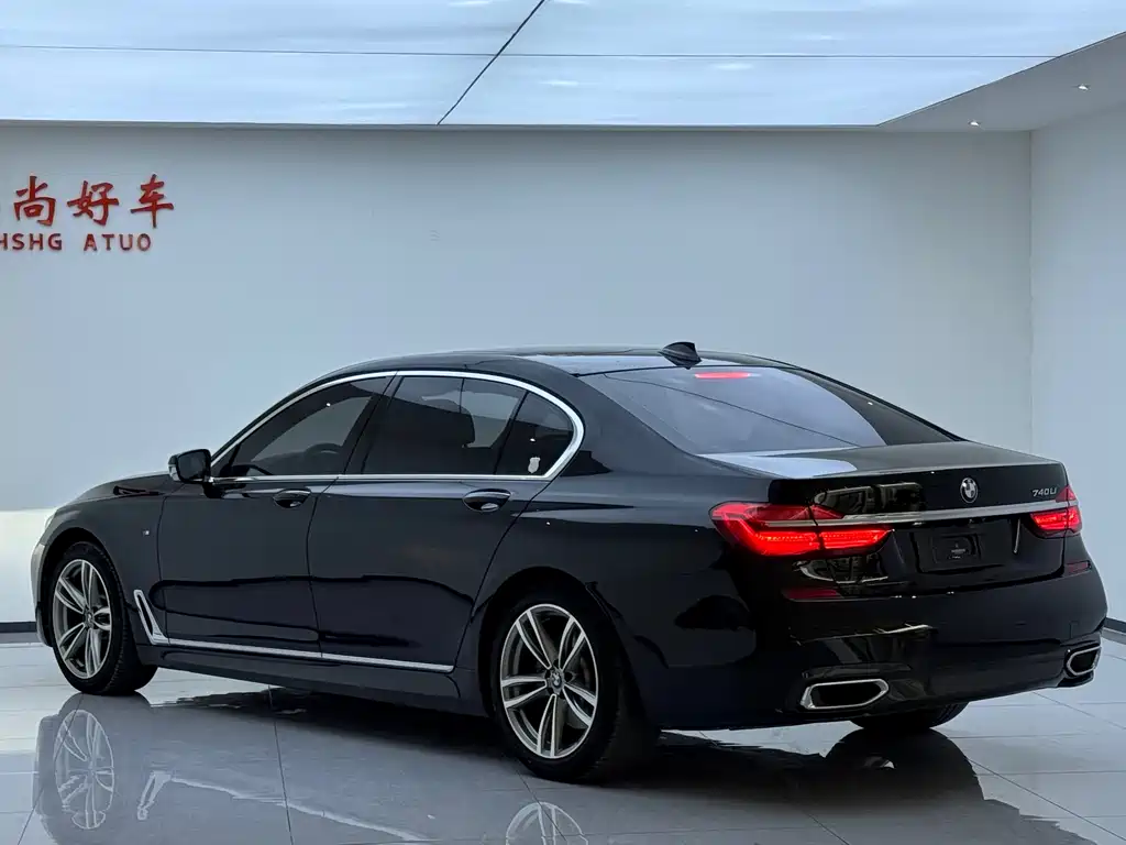 BMW 7 Series 2018 — фото 12