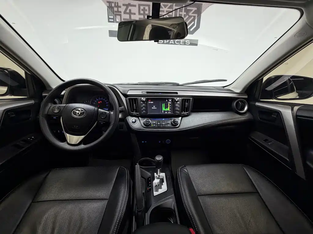 Toyota RAV4 2018 — фото 12