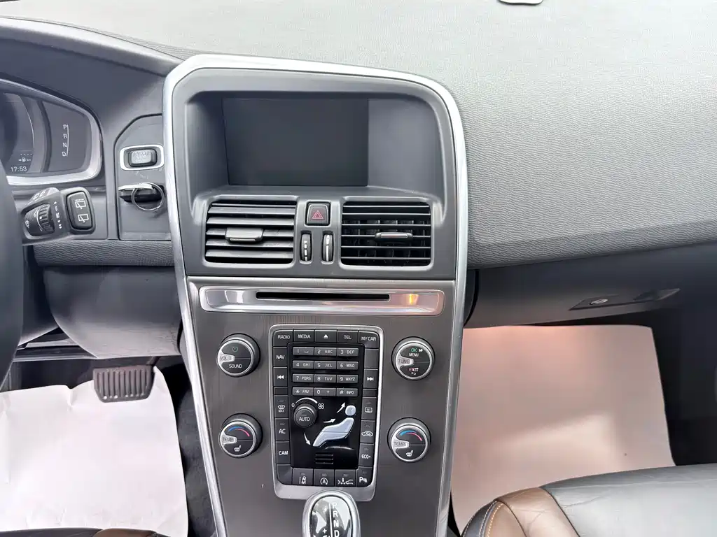 Volvo XC60 2014 — фото 16