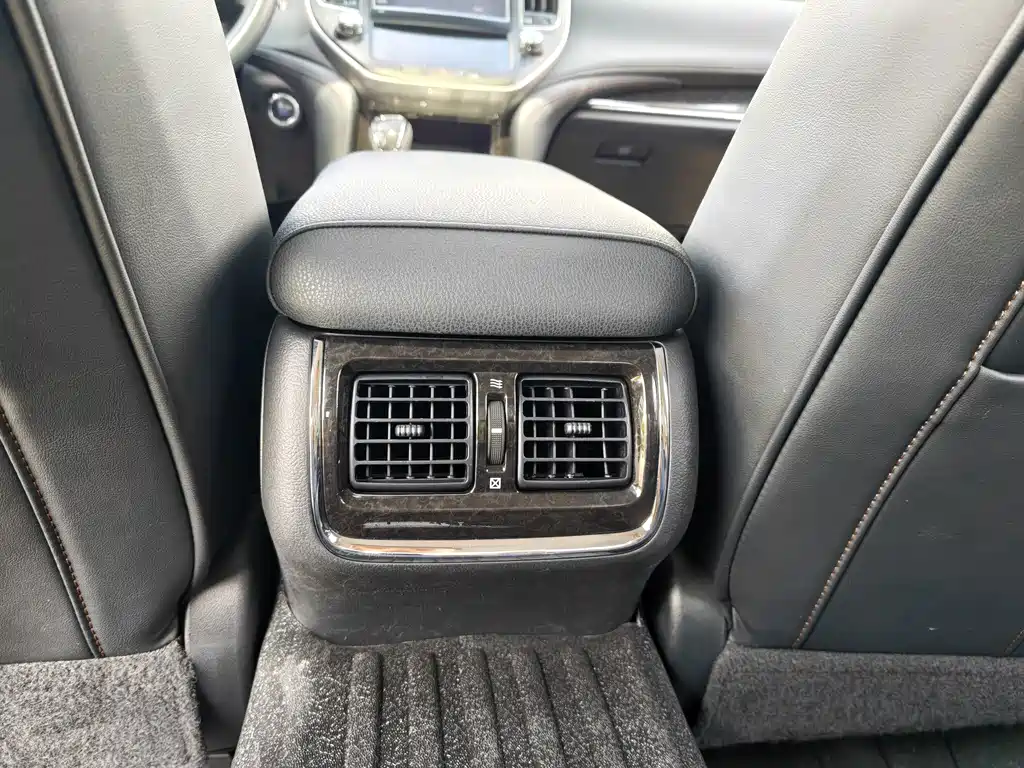 Toyota Crown 2018 — фото 10
