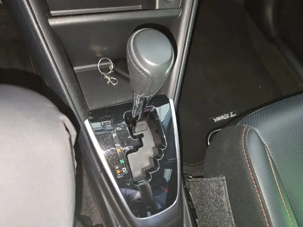 Toyota Yaris L 2023 — фото 14