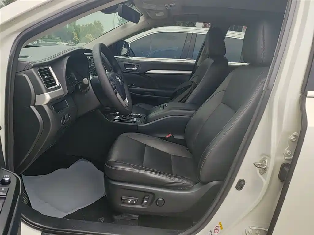 Toyota Highlander 2018 — фото 15