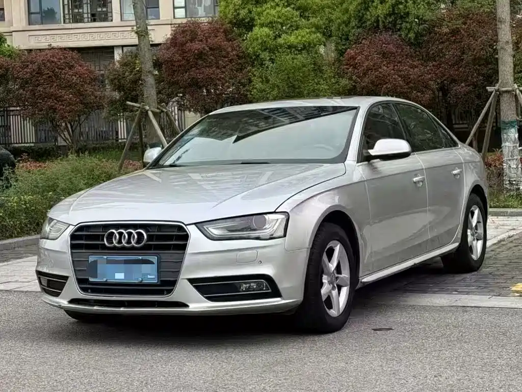 Audi A4L 2013 — фото 1