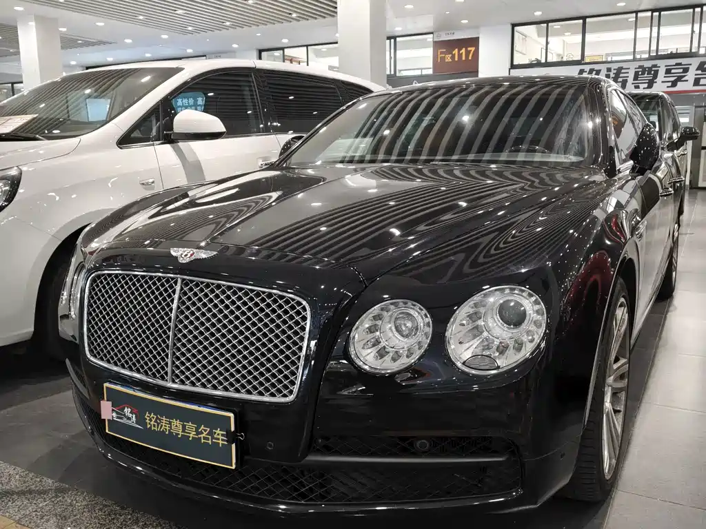 Bentley Flying Spur 2018 — фото 1