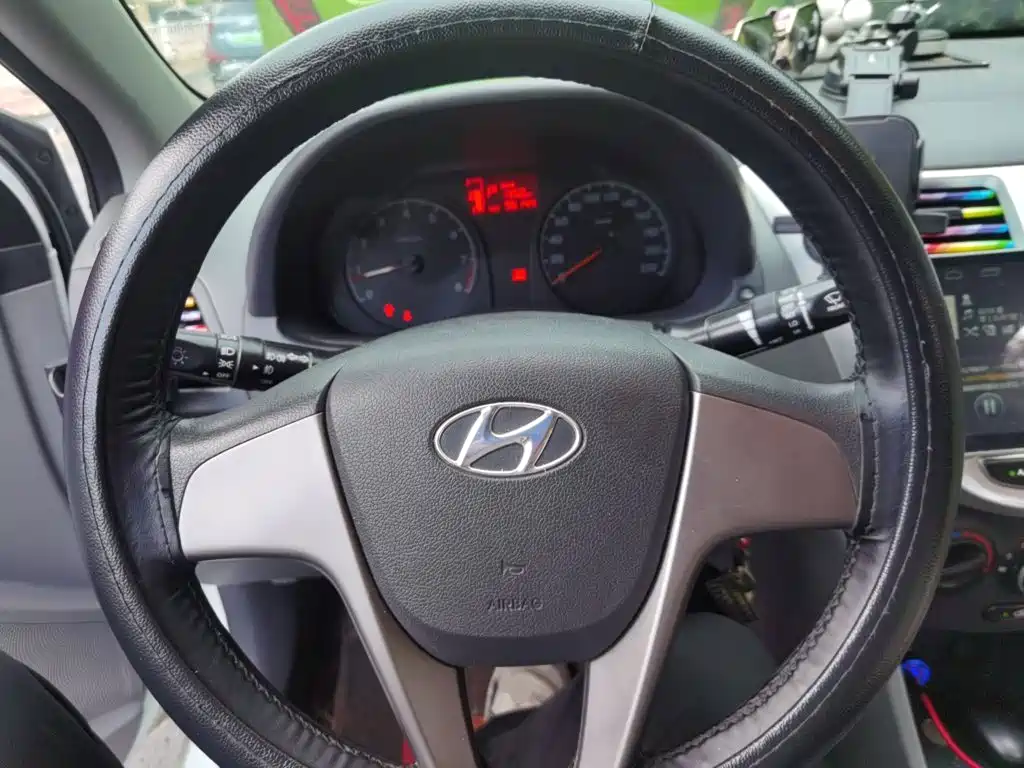Hyundai Accent 2016 — фото 11
