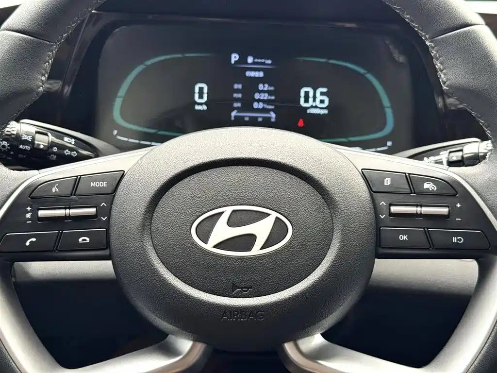 Hyundai Elantra 2023 — фото 6