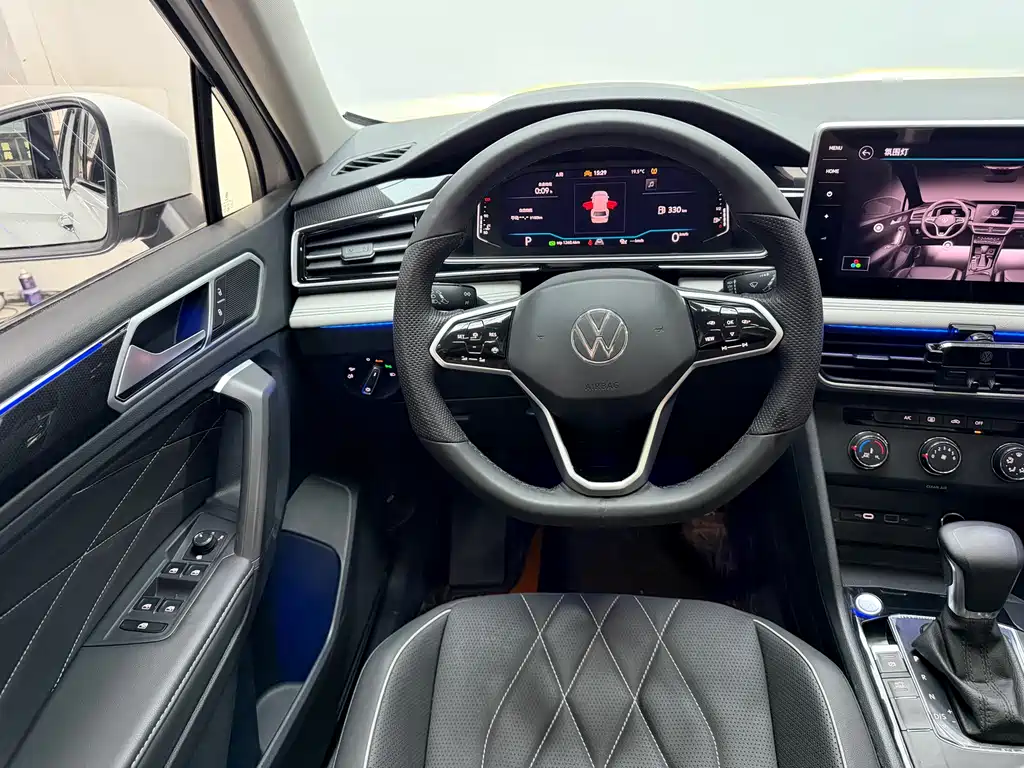 Volkswagen Tiguan L 2023 — фото 10