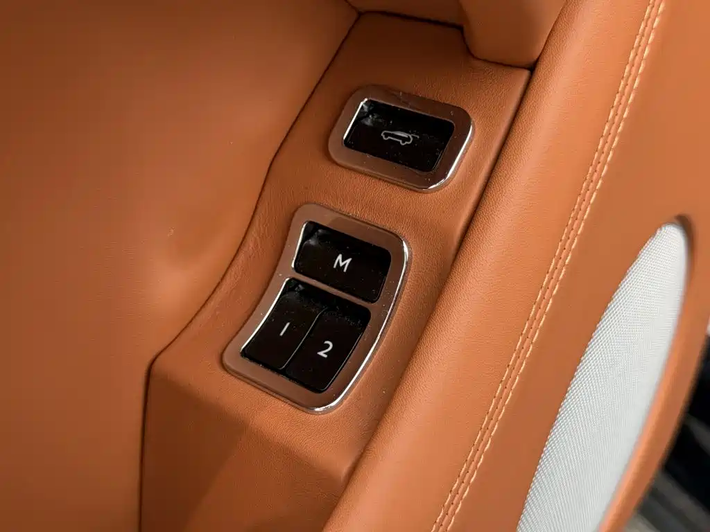 Bentley Bentayga 2020 — фото 16