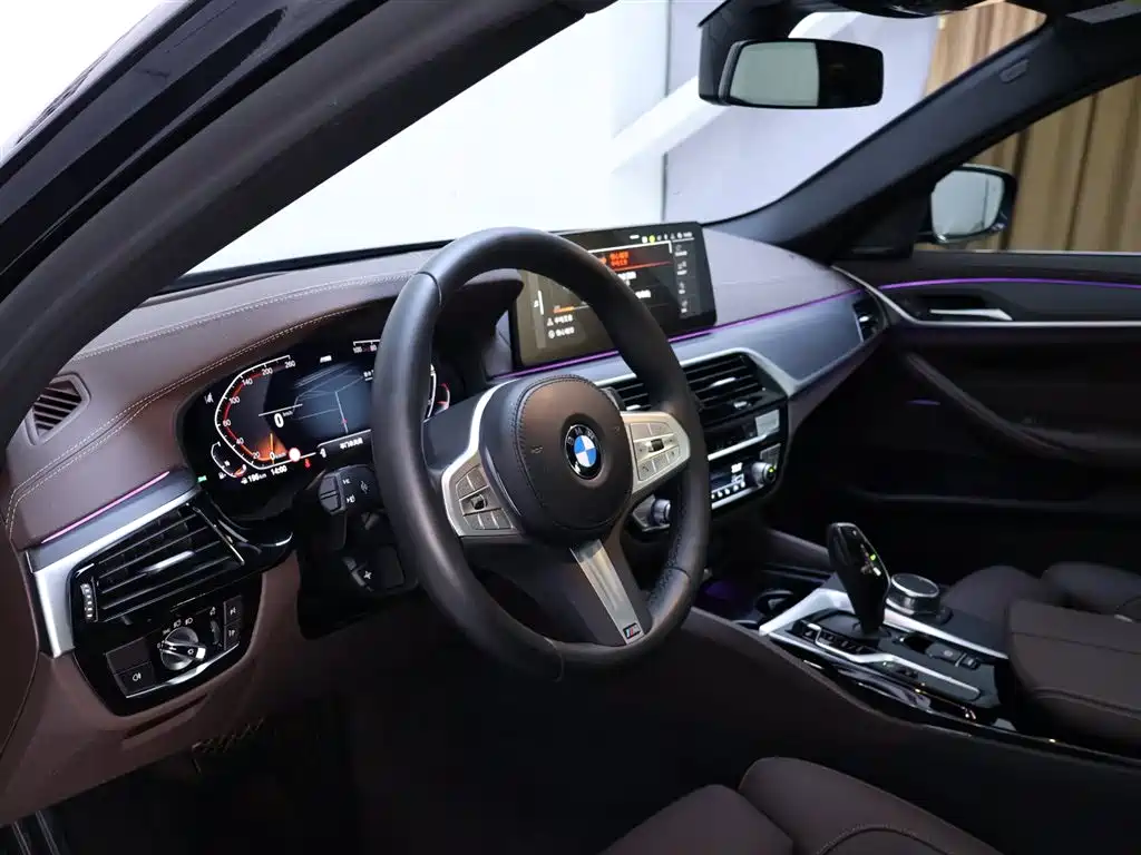 BMW 5 Series 2024 — фото 11
