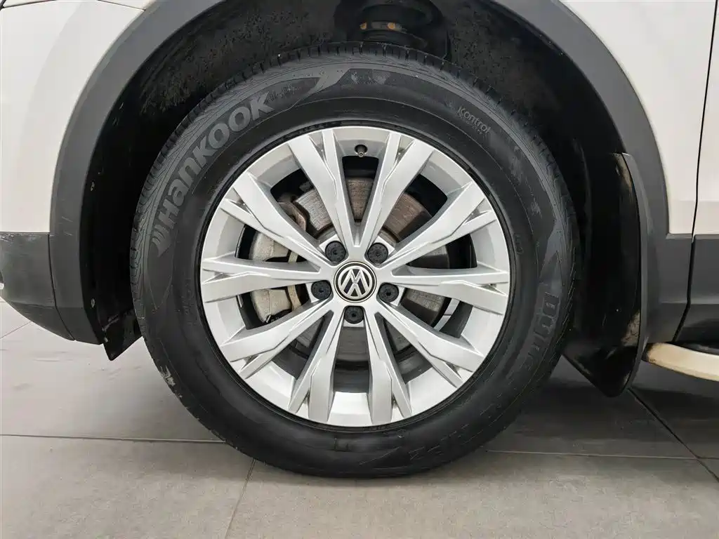 Volkswagen Tiguan L 2017 — фото 17