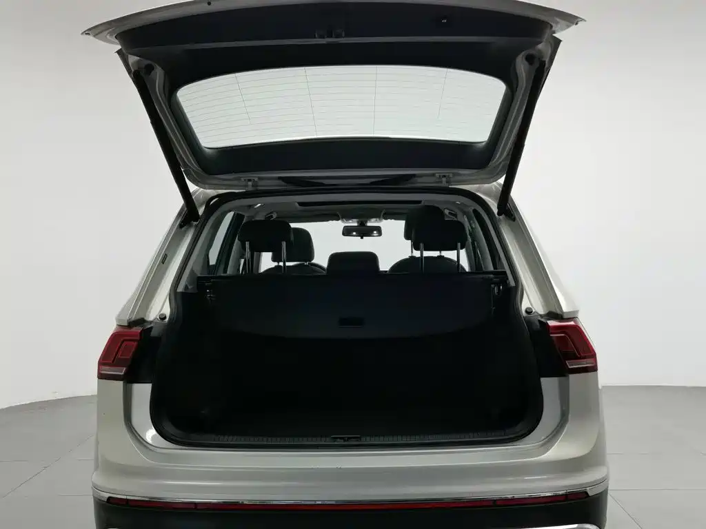 Volkswagen Tiguan L 2023 — фото 16