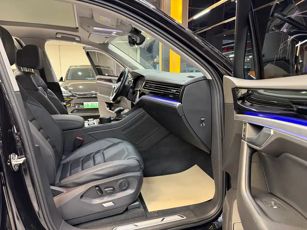 Volkswagen Touareg 2019 — фото 12