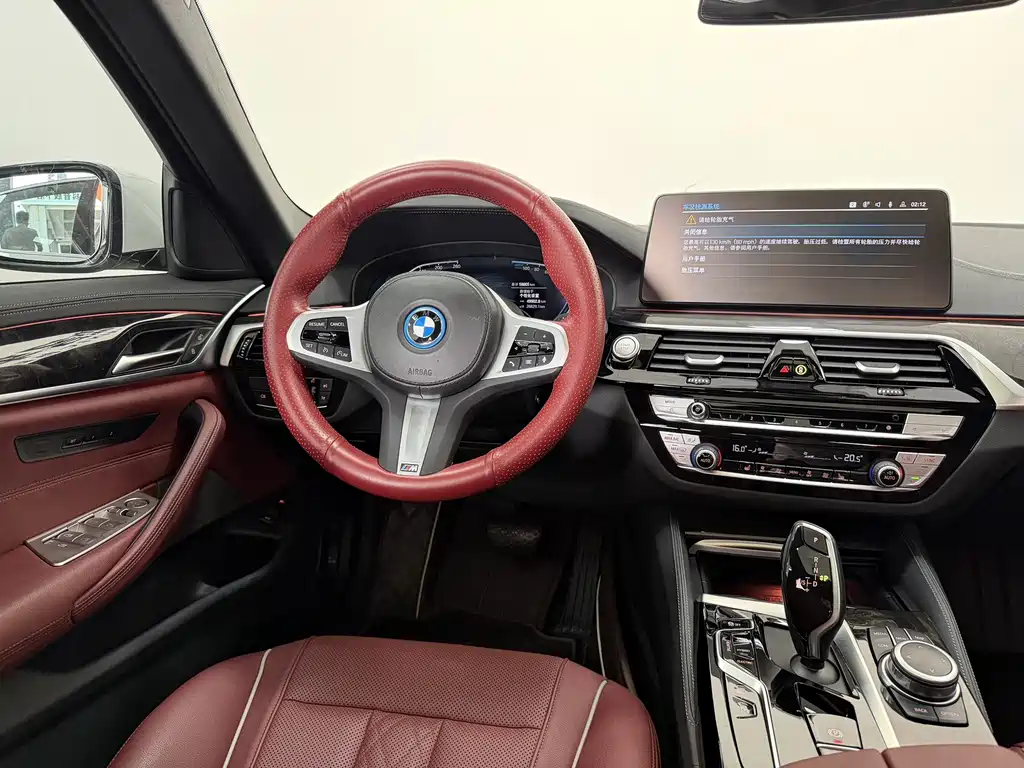 BMW 5 Series New Energy 2022 — фото 10