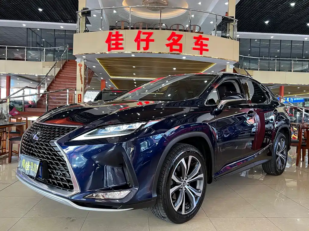 Lexus RX 2022 — фото 1