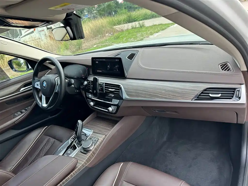 BMW 5 Series 2020 — фото 17
