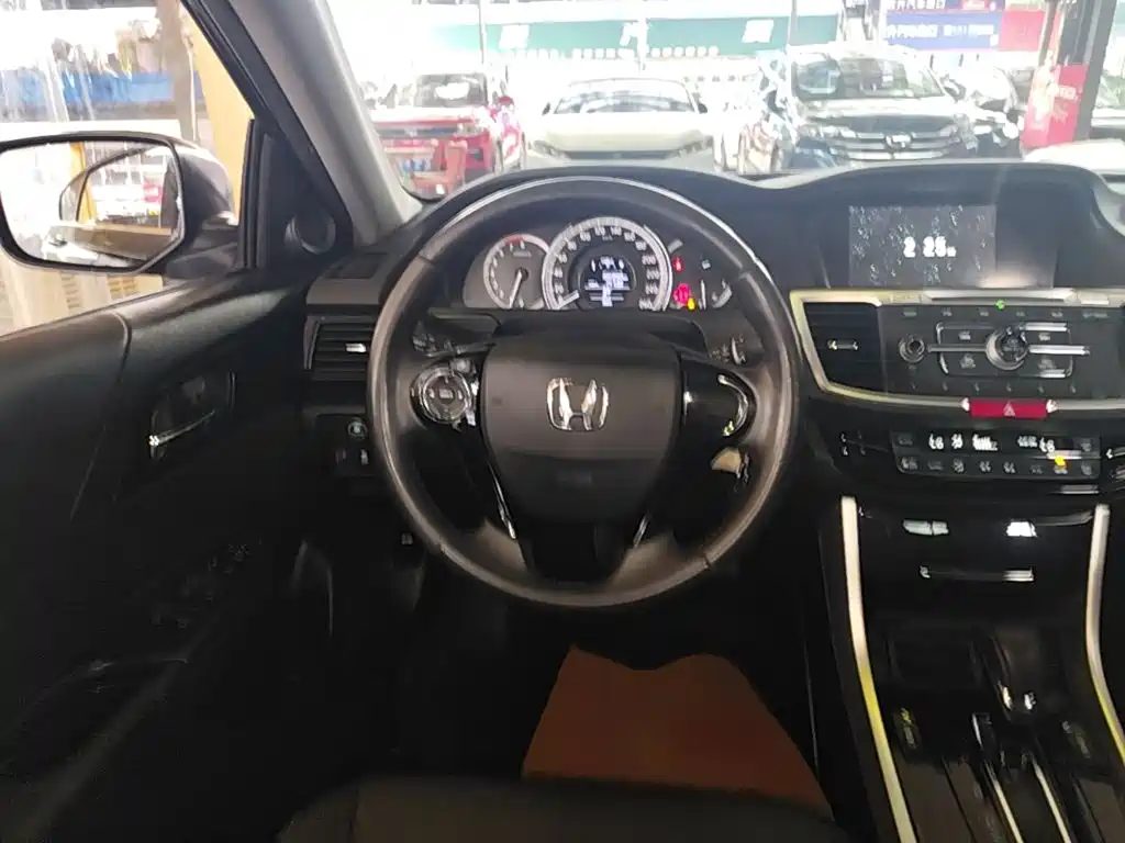 Honda Accord 2017 — фото 11