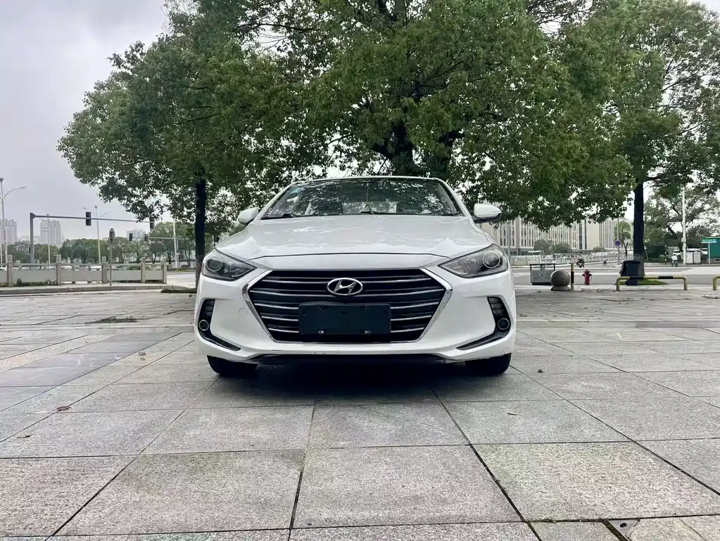 Hyundai Elantra 2018 — фото 2