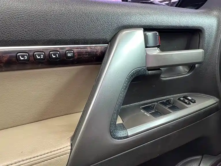 Toyota Land Cruiser 2008 — фото 16
