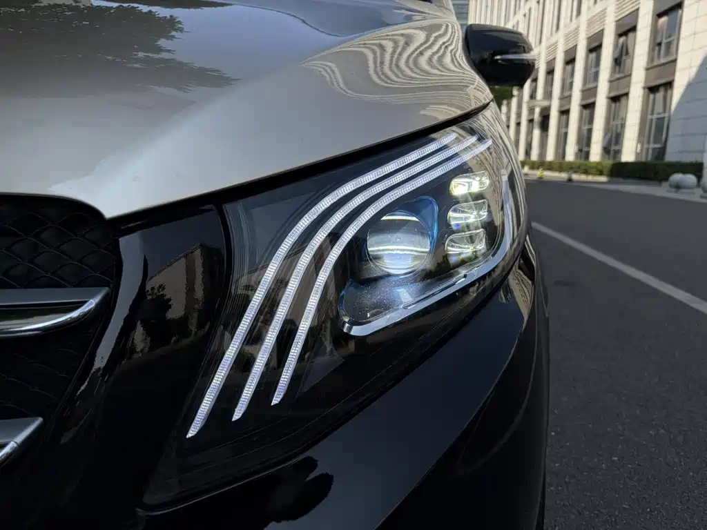 Mercedes-Benz V-Class 2023 — фото 23