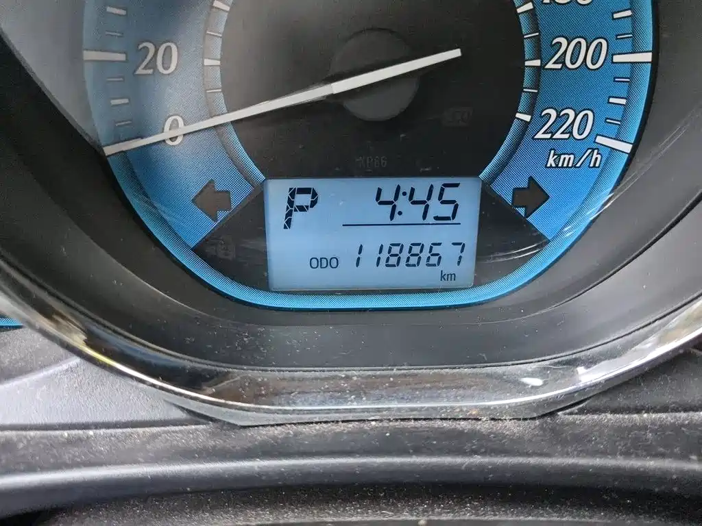 Toyota Yaris L 2014 — фото 13