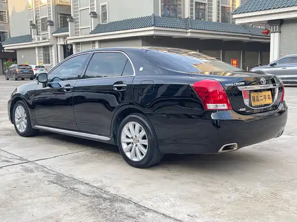 Toyota Crown 2011