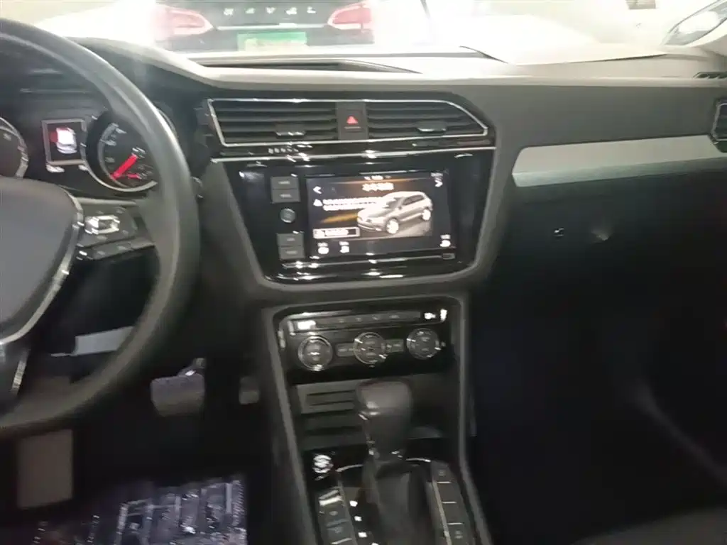 Volkswagen Tiguan L 2020 — фото 13