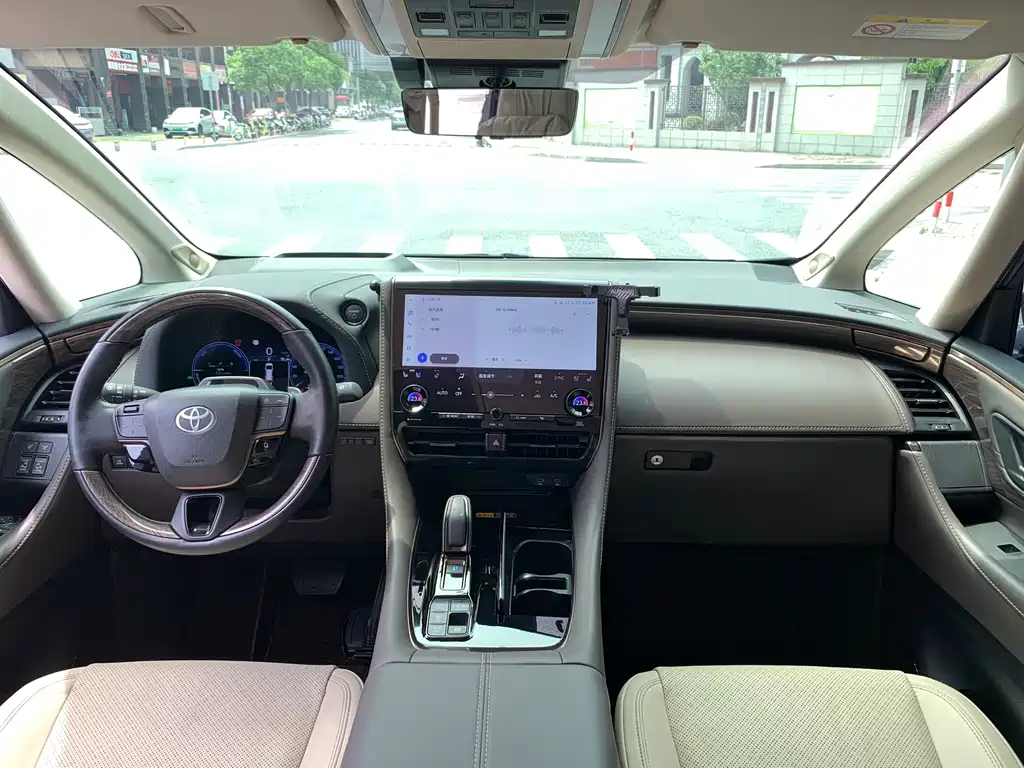 Toyota Alphard 2024
