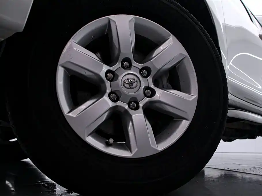 Toyota Prado 2017 — фото 16