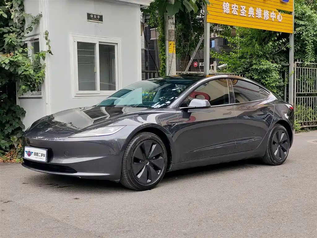 Tesla Model 3 2024