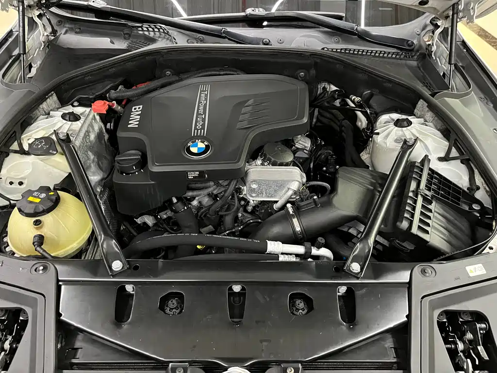BMW 5 Series 2014 — фото 16