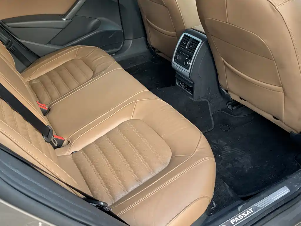 Volkswagen Passat 2015 — фото 11