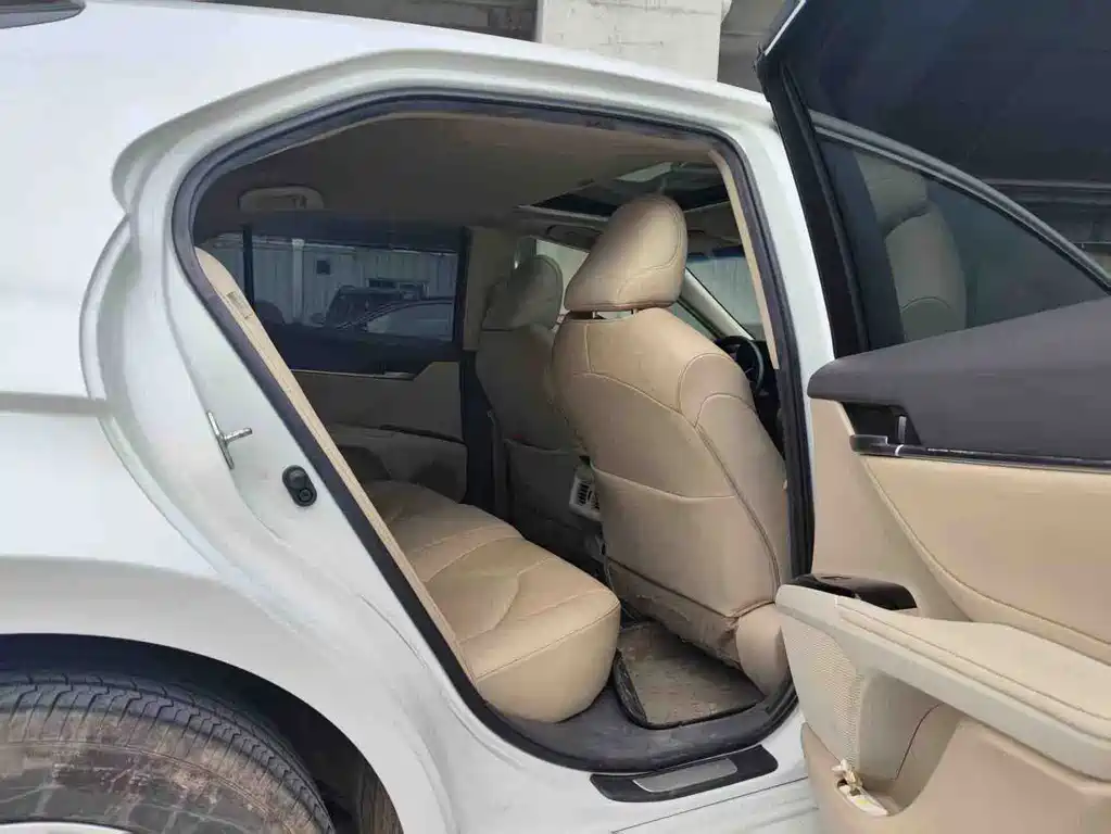 Toyota Camry 2020 — фото 11