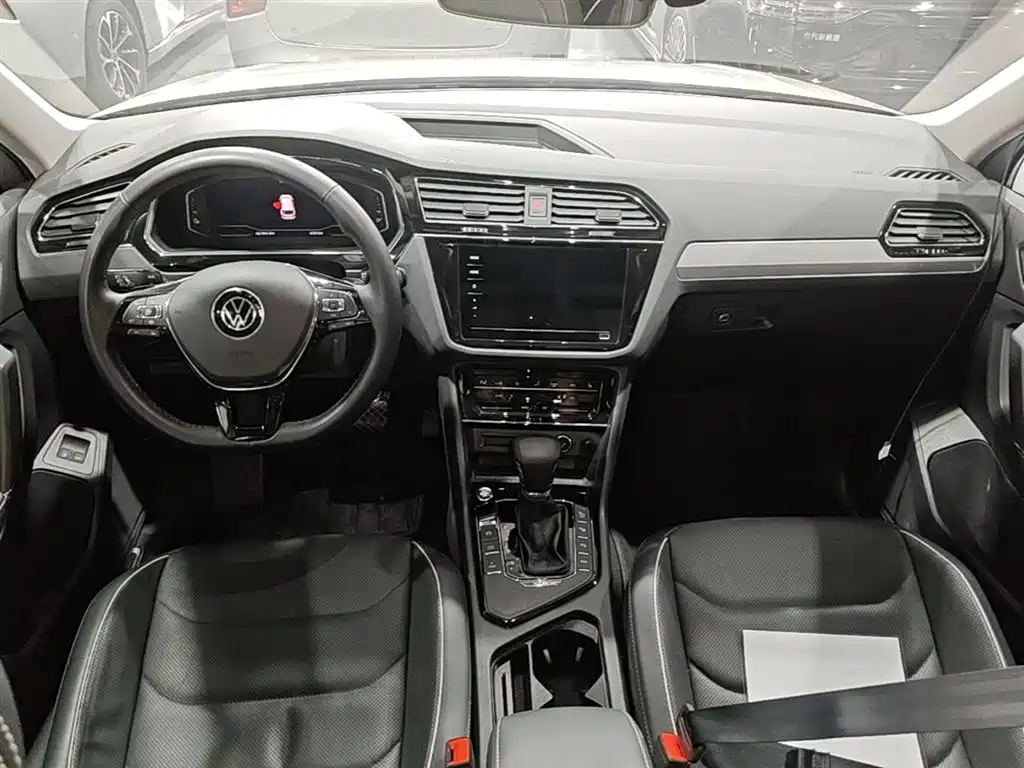 Volkswagen Tiguan L PHEV 2021 — фото 16
