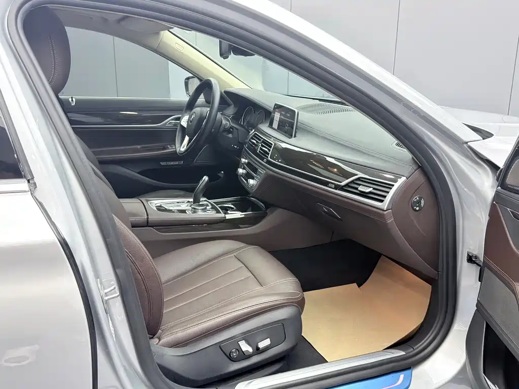 BMW 7 Series 2019 — фото 29