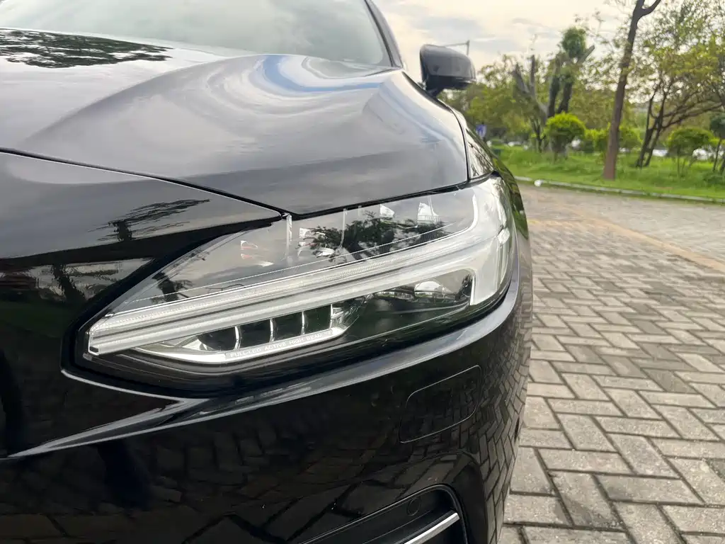 Volvo S90 2018 — фото 15