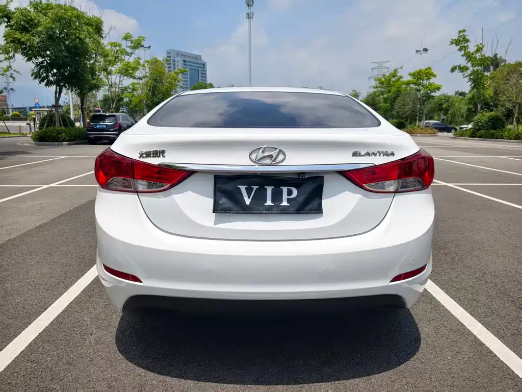 Hyundai Elantra Langdong 2016 — фото 12