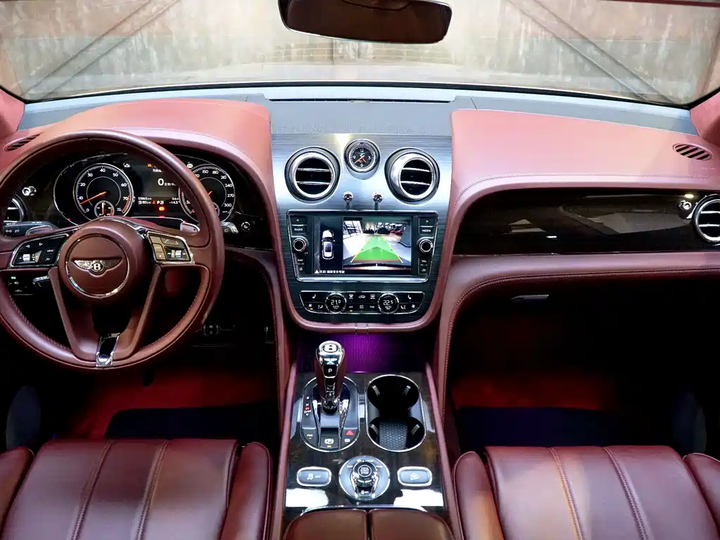Bentley Bentayga 2019 — фото 17