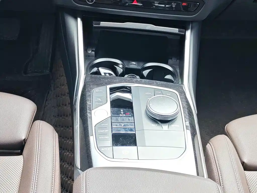 BMW 3 Series 2024 — фото 16