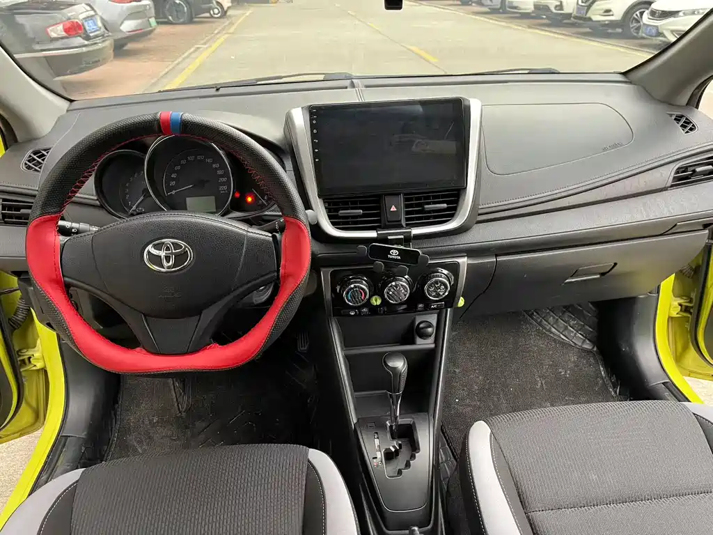 Toyota Yaris L 2020 — фото 8
