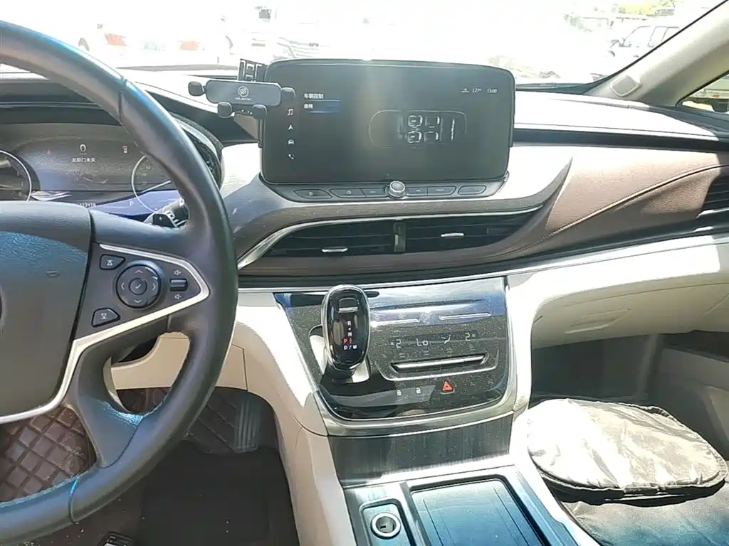 Buick GL8 2021 — фото 13