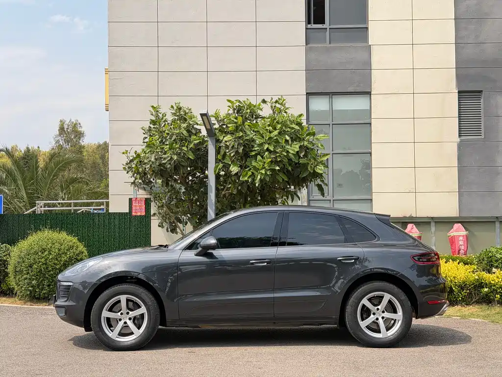 Porsche Macan 2018 — фото 10