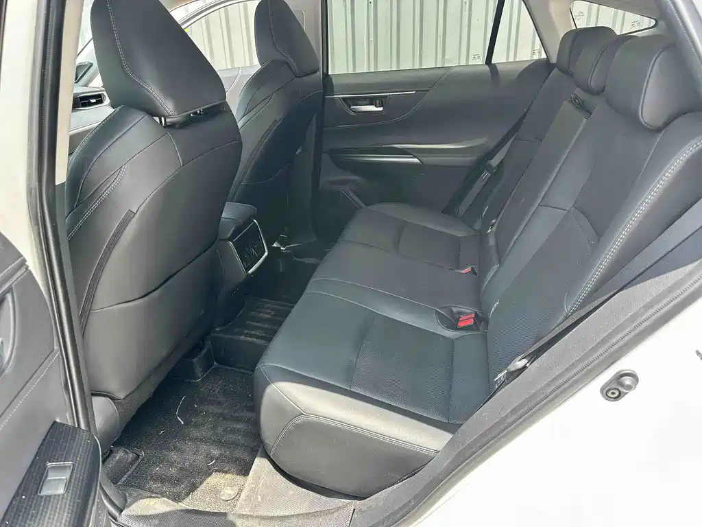 Toyota Venza 2024 — фото 10