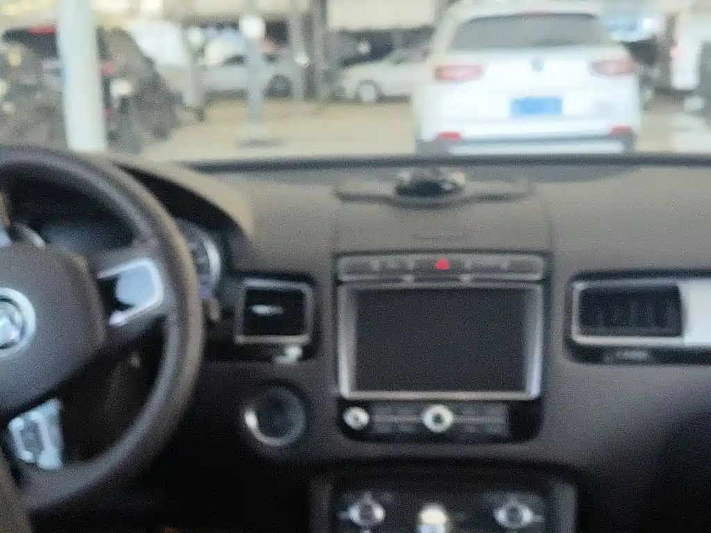 Volkswagen Touareg 2018 — фото 10