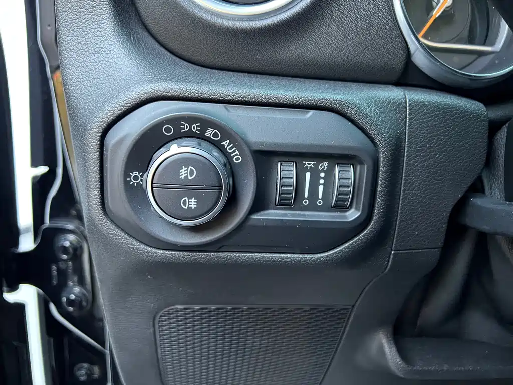 Jeep Wrangler 2019 — фото 14