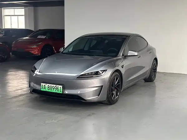 Tesla Model 3 2024